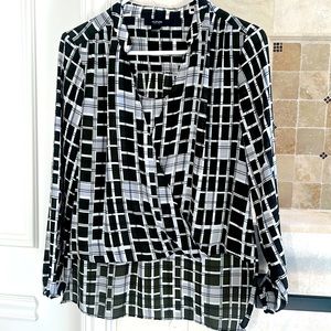 Women top black and white size 6P